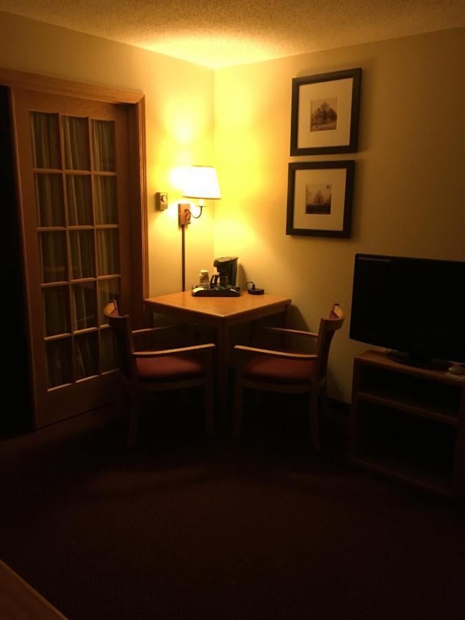 Moose Lake Lodge & Suites Zewnętrze zdjęcie