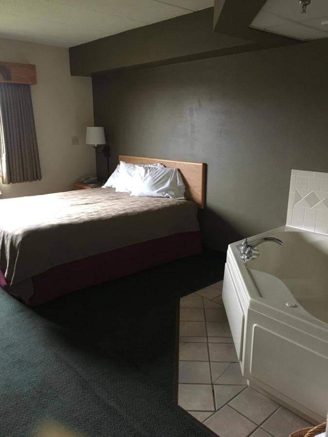 Moose Lake Lodge & Suites Zewnętrze zdjęcie