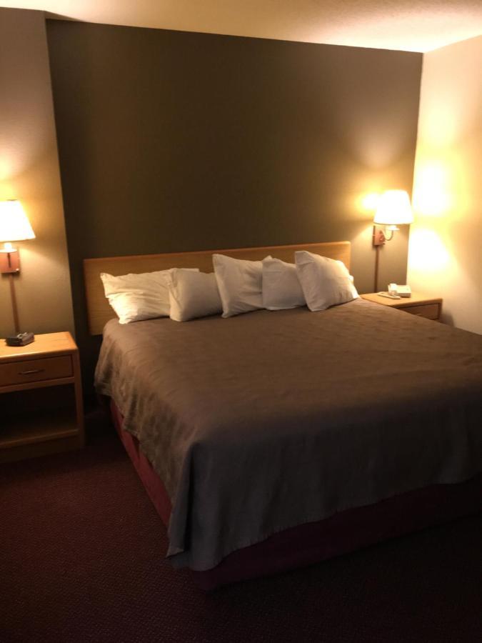 Moose Lake Lodge & Suites Zewnętrze zdjęcie