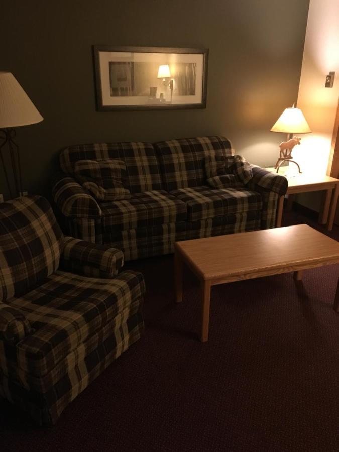Moose Lake Lodge & Suites Zewnętrze zdjęcie