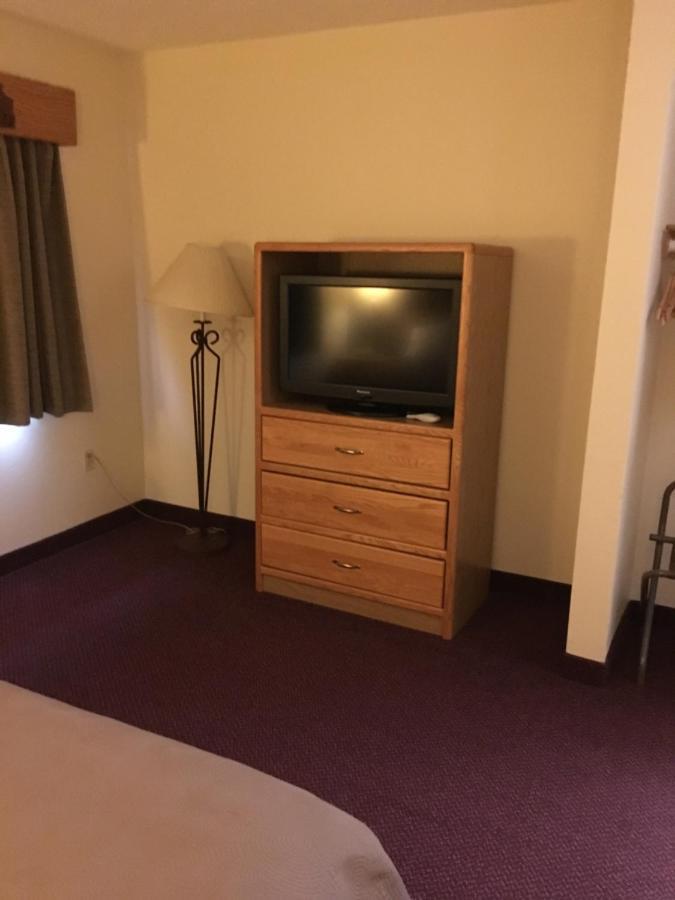 Moose Lake Lodge & Suites Zewnętrze zdjęcie