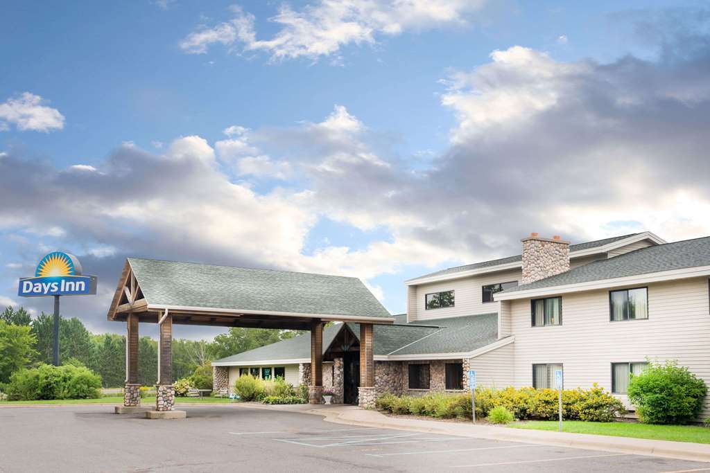 Moose Lake Lodge & Suites Zewnętrze zdjęcie