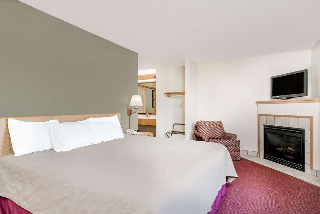 Moose Lake Lodge & Suites Pokój zdjęcie