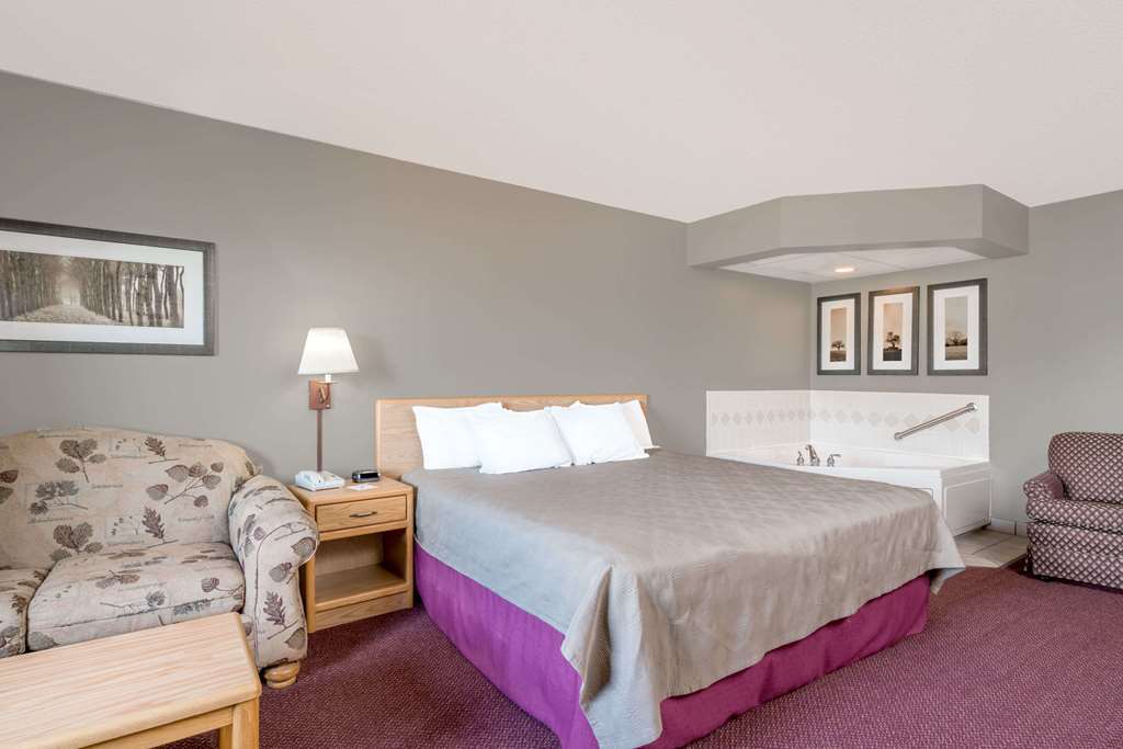 Moose Lake Lodge & Suites Pokój zdjęcie