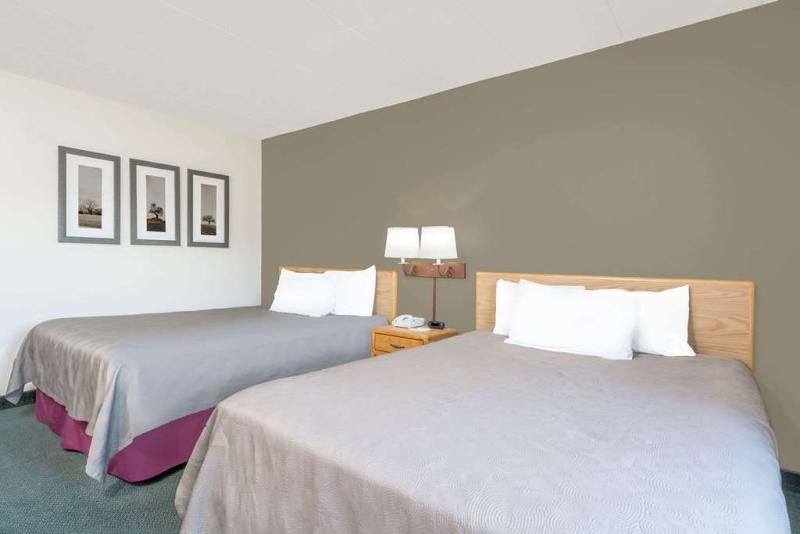 Moose Lake Lodge & Suites Zewnętrze zdjęcie